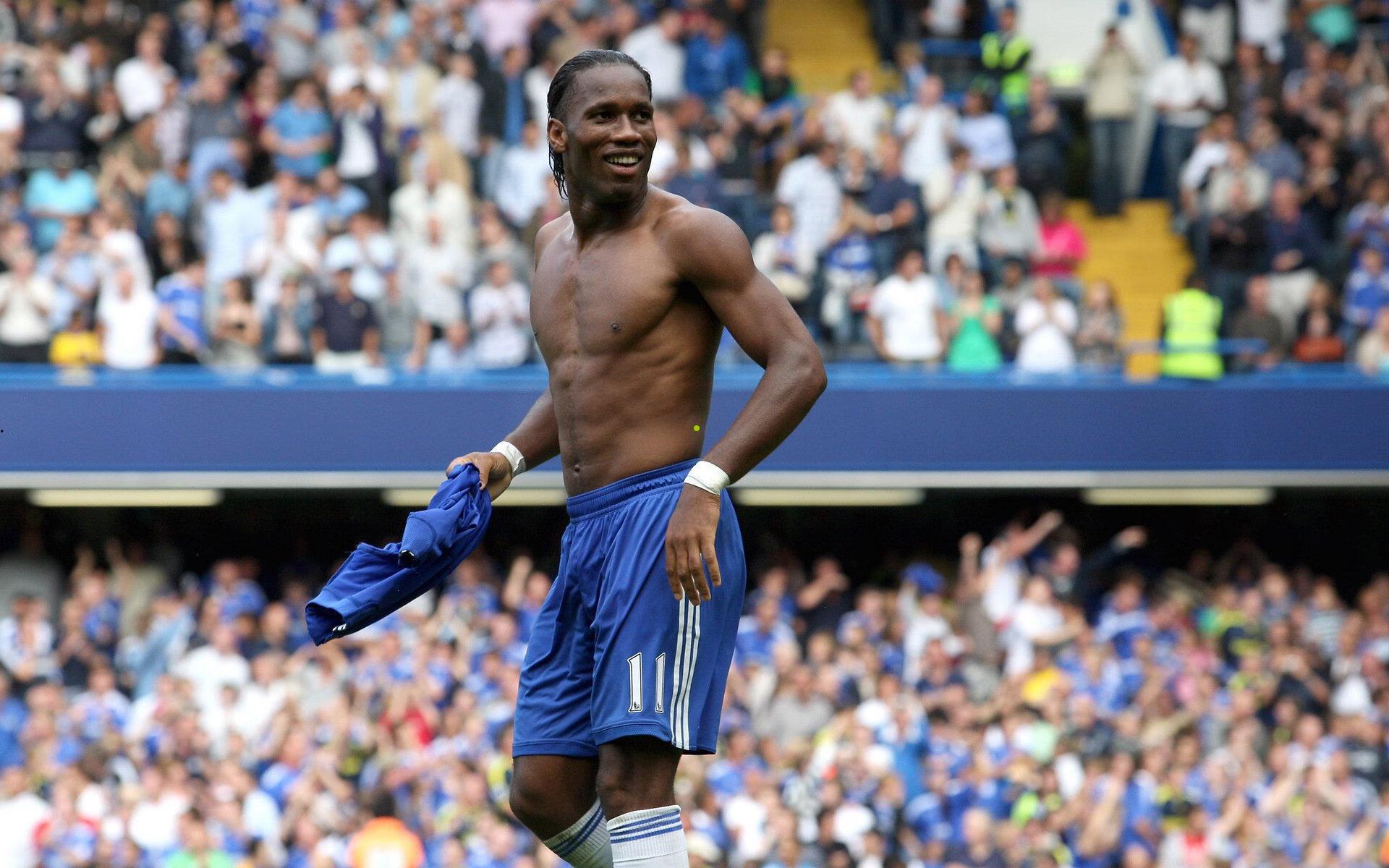 凯恩勾勒足球终极幻想，梅西左脚魔法、C罗右脚力量与自身射术的完美融合